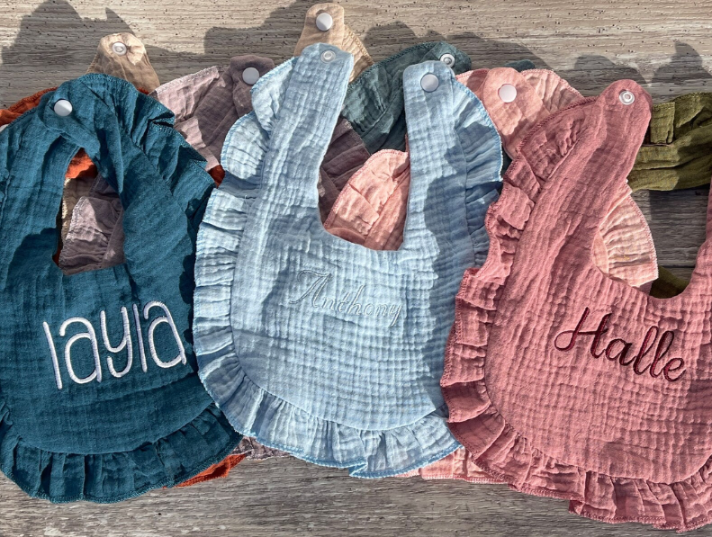 Adorable Personalized Ruffle Baby Bibs - Customized Comfort for Your Little One!